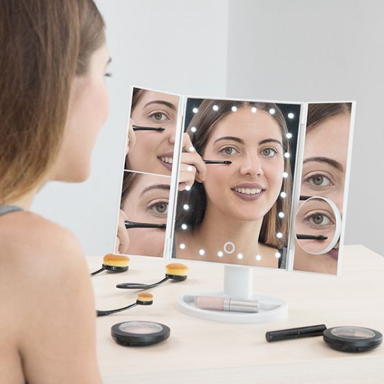 Espejo con Luz Aumento para Maquillaje 24 LED Diseño plegable 4 en 1  InnovaGoods