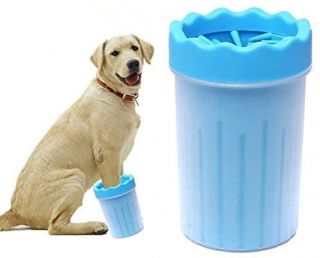 Limpiador portátil de patas y pies para mascotas con cepillo y taza, tamaño M en color azul